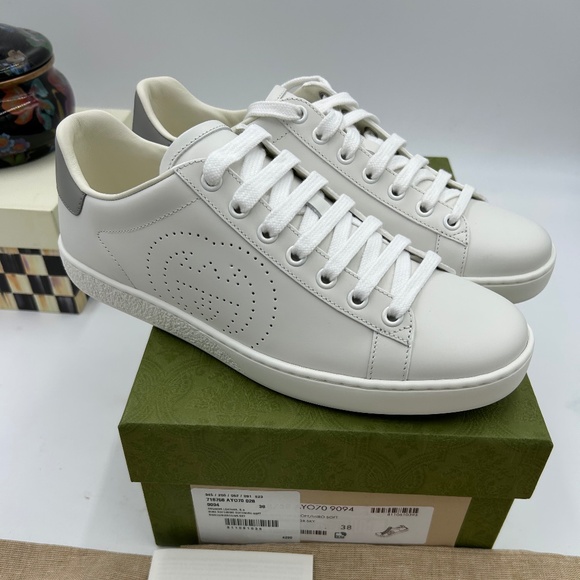 Women’s Gucci interlocking G ace leather sneakers size 38 made in Italy - Picture 1 of 9